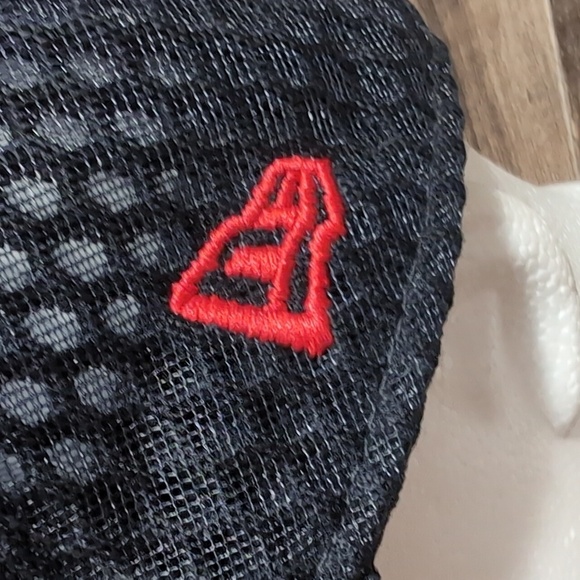 New Era Cleveland Indians Genuine Merchandise Textured Mesh Snap Back In Black - Picture 3 of 10